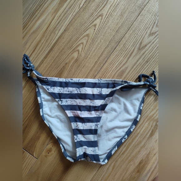 Bikini bottom Summer Sale 🌼 - Picture 3 of 4